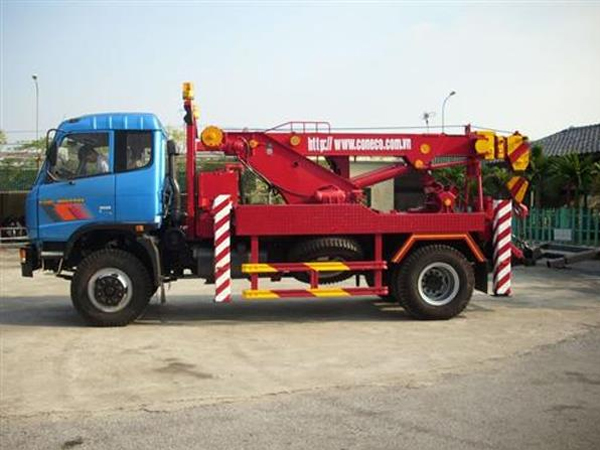 Xe cứu hộ giao thông Dongfeng gắn cẩu 3 tấn