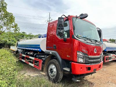 Xe phun nước, tưới cây, rửa đường Chenglong 8 khối