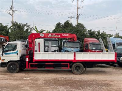Xe Hyundai gắn cẩu Unic 375 thùng dài