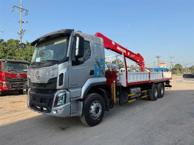 Xe tải Chenglong 3 chân gắn cẩu Atom 8 tấn 6 đốt