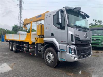 Chenglong 3 chân gắn cẩu XCMG 8 tấn 6 đốt